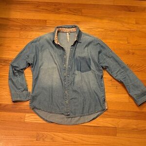 Romeo & Juliet women’s small lightweight Denim Button-Up Shirt